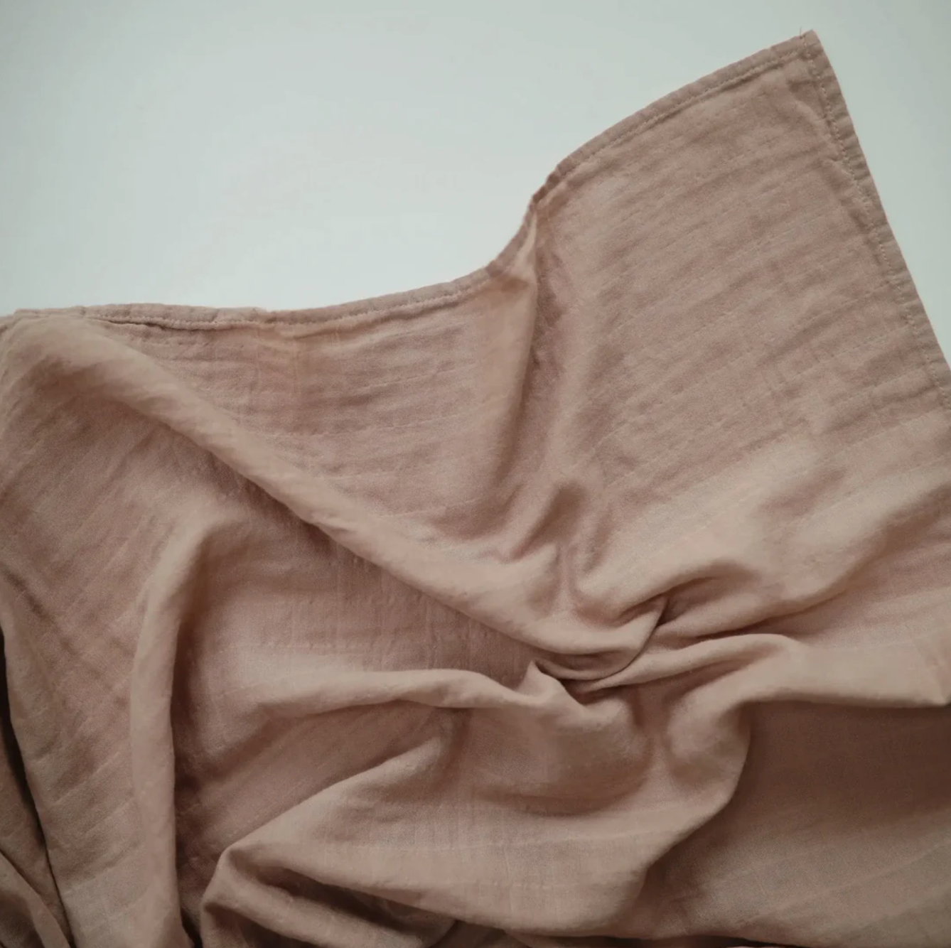 Babylab-Mushie-couverture-emmaillotage-en-mousseline-naturel2