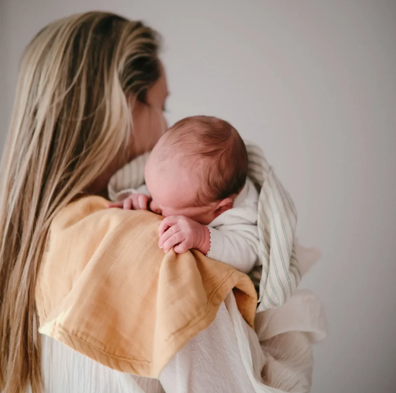 babylab-mushie-torchon-jaune2